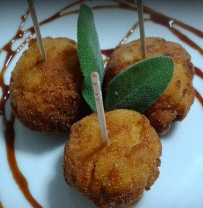 Chupa chups de albóndigas de manzana