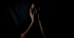 EL MONSTRUO CON LAS GAFAS SUCIAS