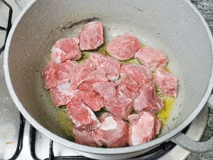 GUISADO DE TERNERA A LA ARTOÑÁ AL BRANDY CON MARISCO