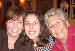 Lucía Álvarez con Mercedes Sampietro y Pilar Bardem